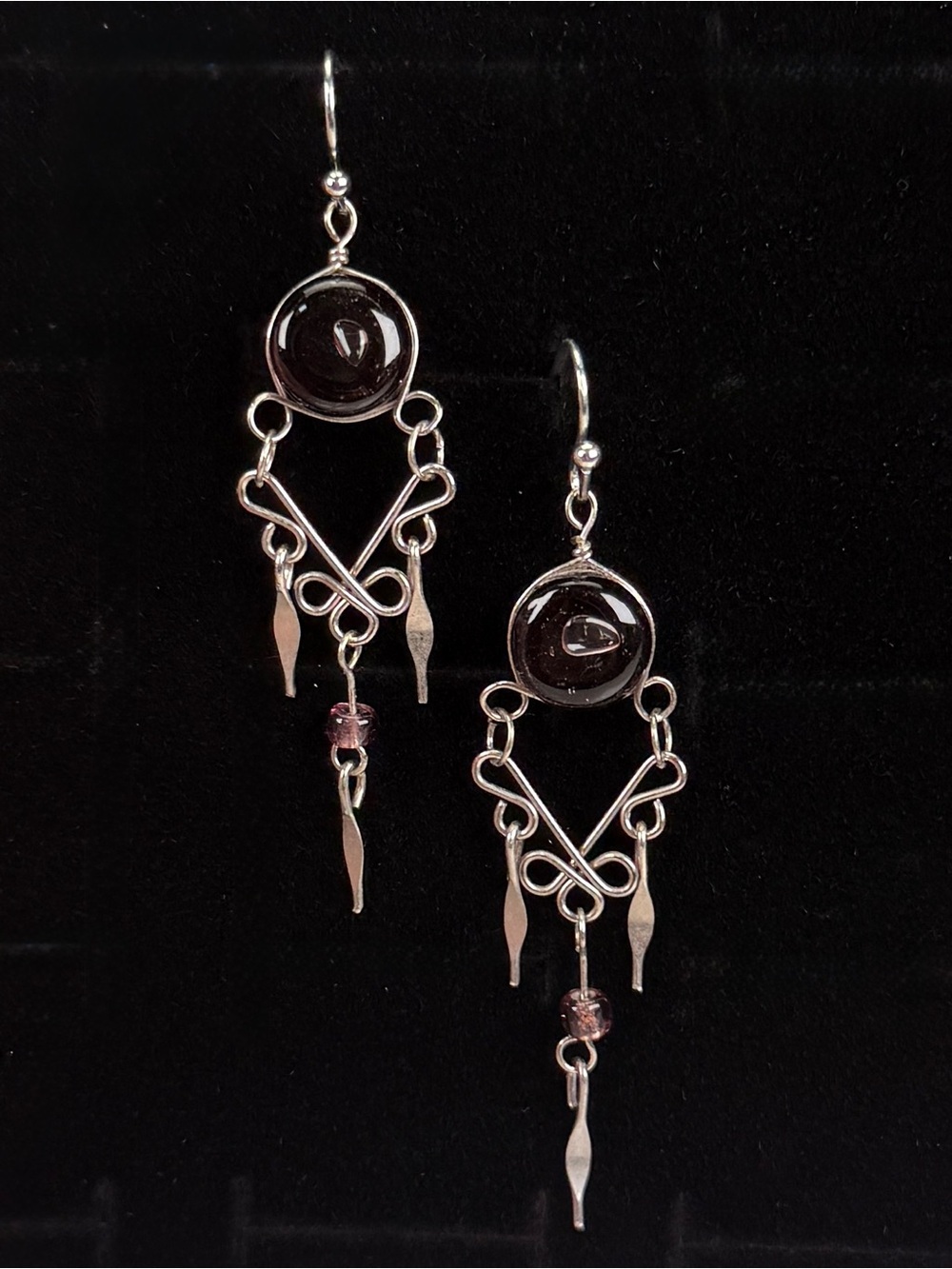 Gorgeous lightweight Silvertone purple accent vintage pierced earrings